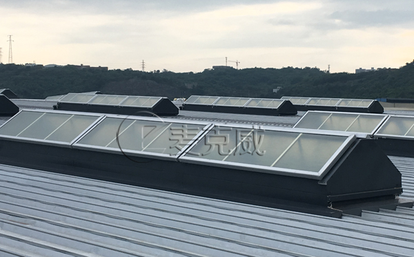 重慶三角型結(jié)構(gòu)防水排煙天窗—隆鑫航發(fā)三角型排煙天窗 重慶三角型結(jié)構(gòu)防水排煙天窗—隆鑫航發(fā)三角型排煙天窗