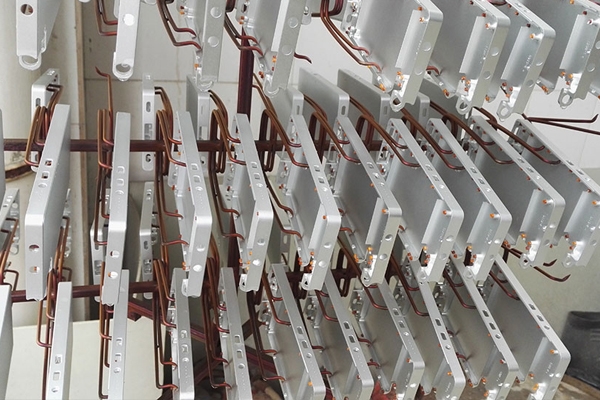 精致的衢州鋁合金制作的電腦外殼，給你極致的質(zhì)感
